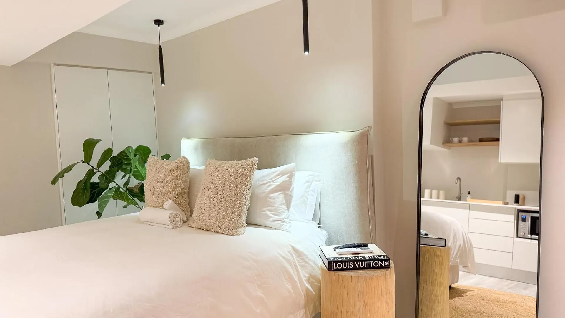 Lux Stylish Studio, 24Hr Security - Mouille Point, Walk To Promenade & 5Mins To Beach ! Cape Town Apartment
