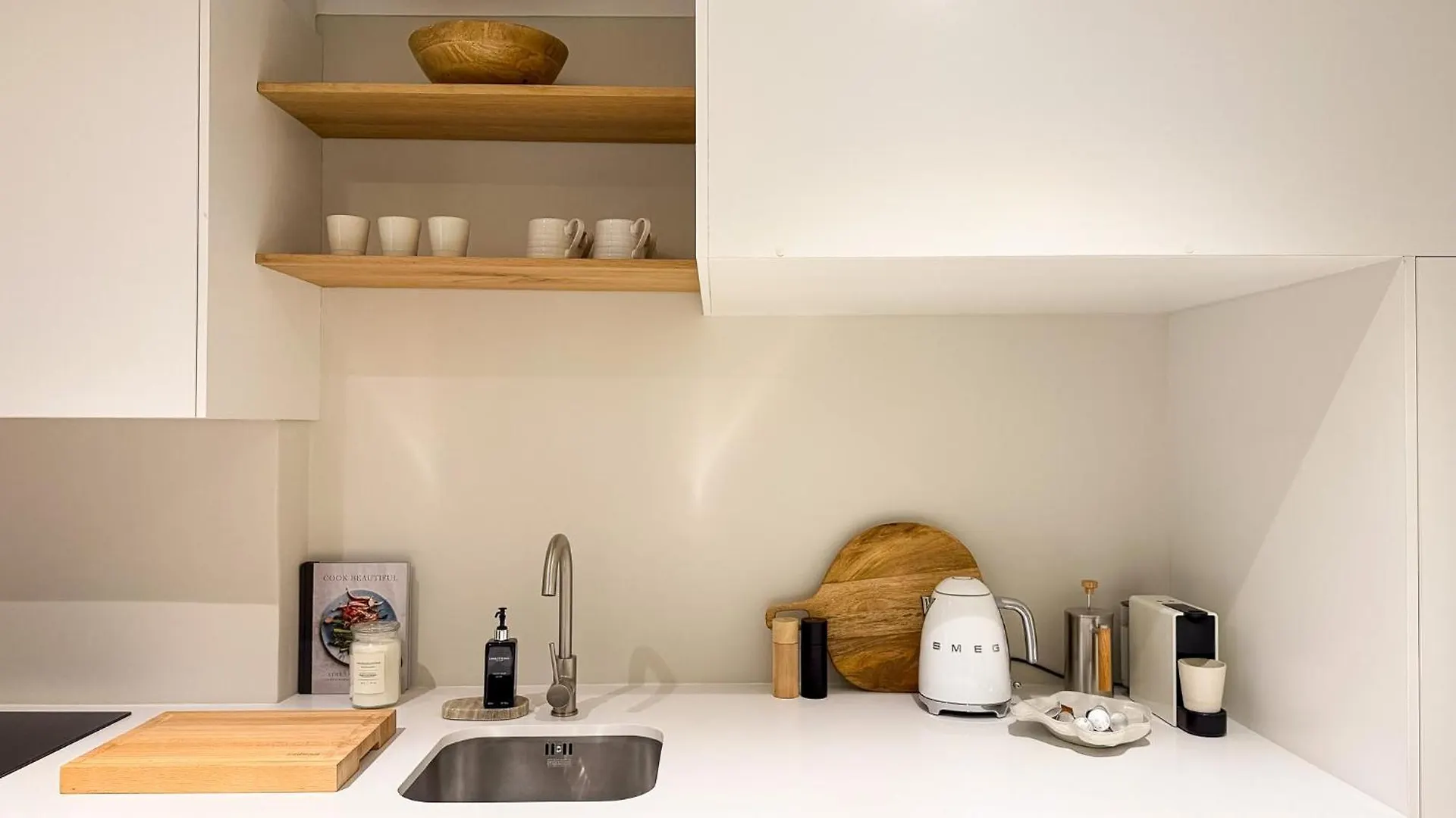 Lux Stylish Studio, 24Hr Security - Mouille Point, Walk To Promenade & 5Mins To Beach ! Κέιπ Τάουν 0*,