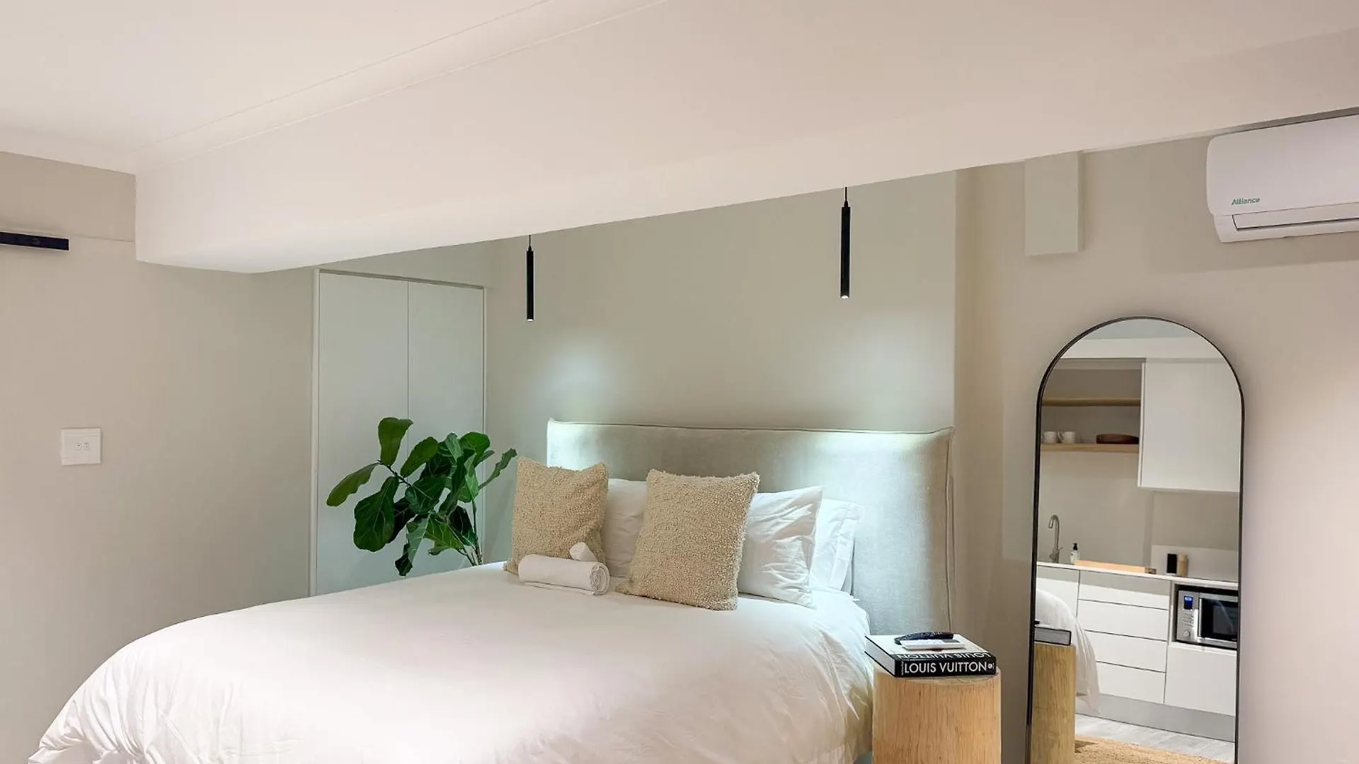 Lux Stylish Studio, 24Hr Security - Mouille Point, Walk To Promenade & 5Mins To Beach ! Cape Town